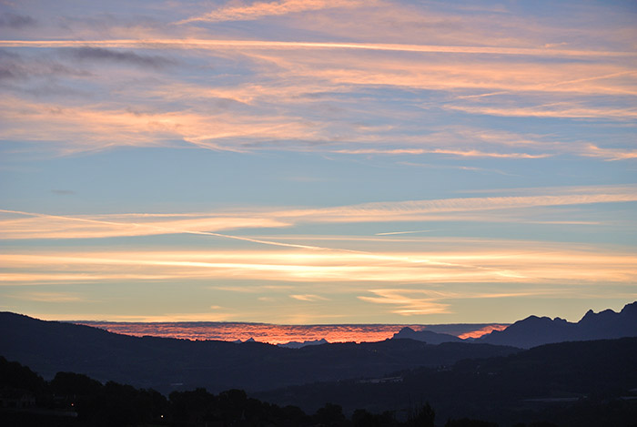 Sonnenaufgang nach einer Nacht unter Sternen