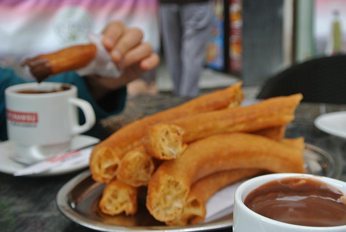 Chocolate con Churros (Brandteig mit Schokolade, mhhh)